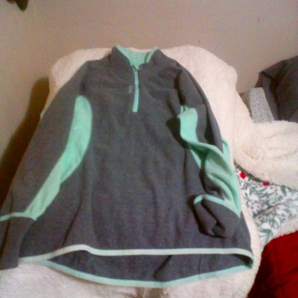 Reebok pullover